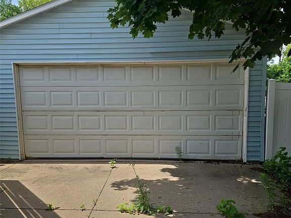 3rd image of 6701 Stonybrook Ln NE