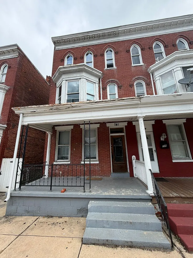 741 W Princess St — Photo 1