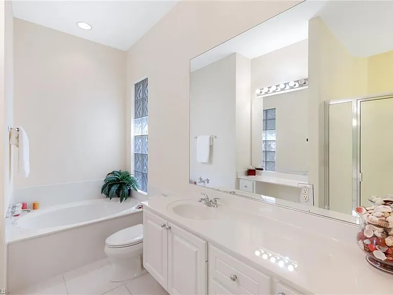 5848 Ferrara Dr — Photo 16