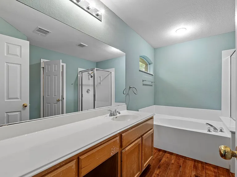 1310 Brighton Bend Ln — Photo 17