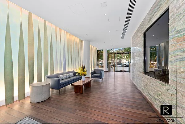 Sold by R New York | media 10