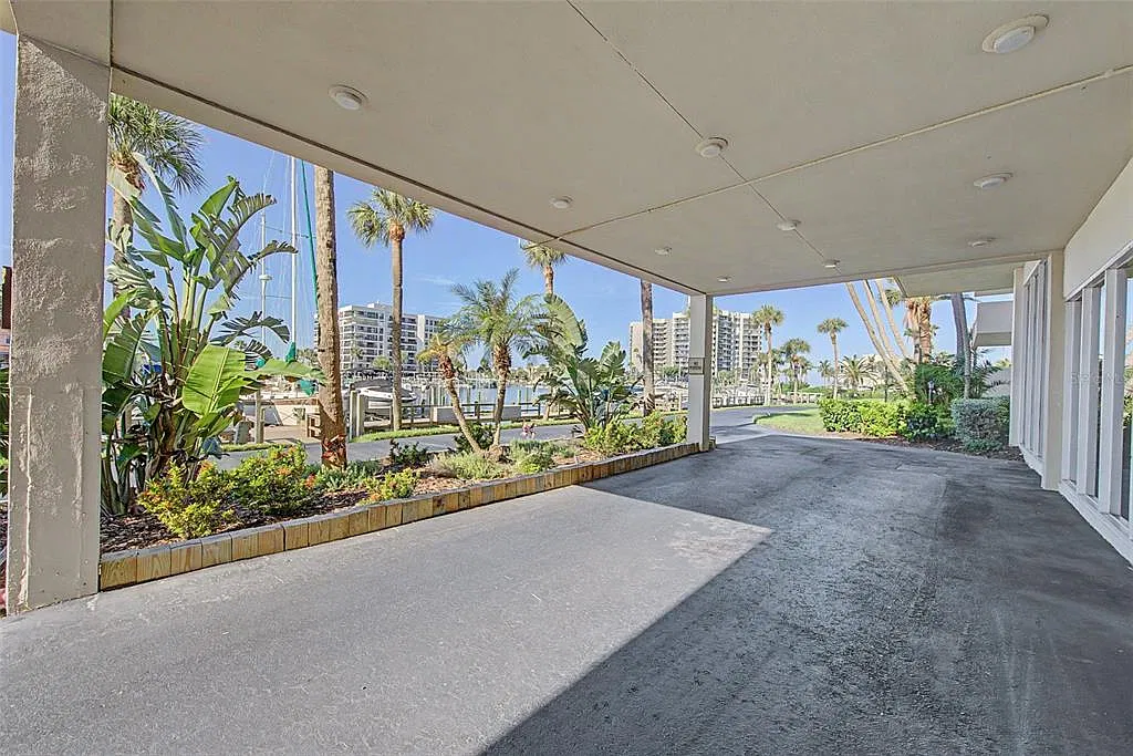 2 bed, 2.0 bath, 1500 sqft, $5,000 — Photo 2