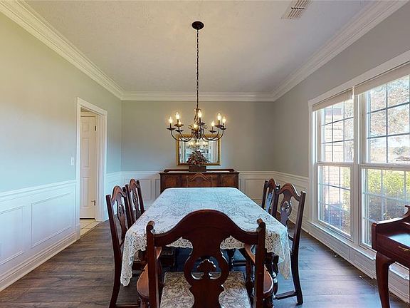5th image of 533 Towne Lake Dr