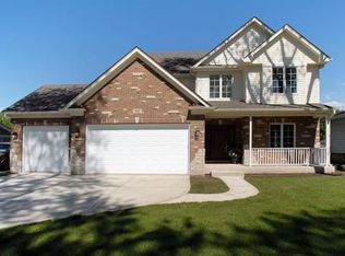 909 S Fairfield Ave, Lombard, IL 60148