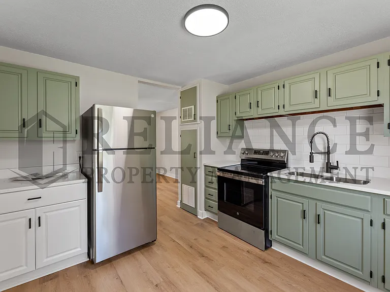 1103 S Waverly Rd — Photo 8