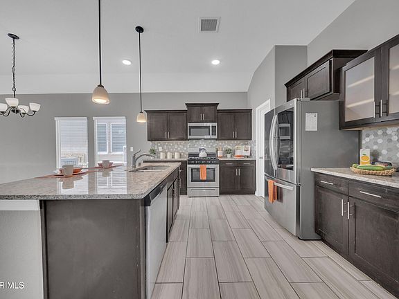 5th image of 905 Betton Pl