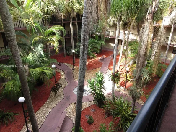 10835 SW 112th Ave APT 305, Miami, FL 33176