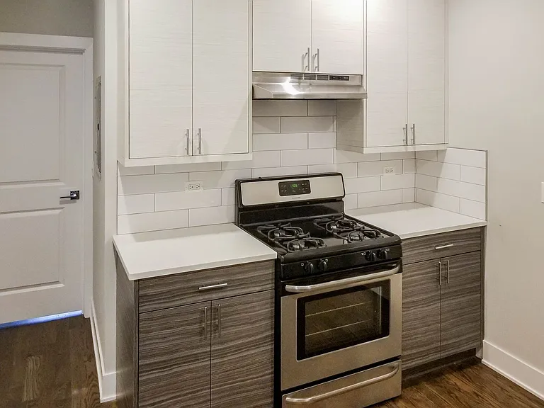 3915-21 N. Janssen — Photo 11