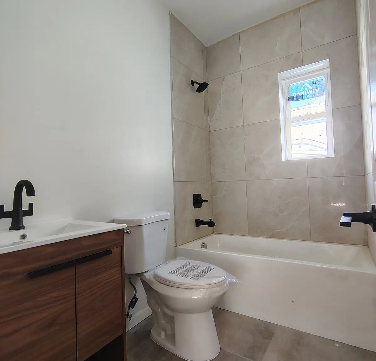 3 bed, 780 sqft, $1,900 — Photo 3