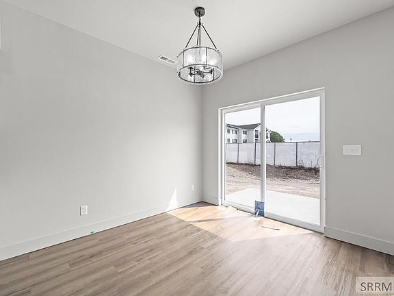 5th image of 2764 Derrald Ave