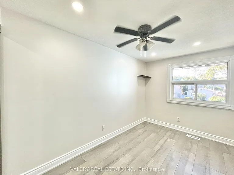 26 Homeland Ct — Photo 12