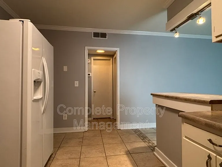 55 Hanover Cir S #206 — Photo 4