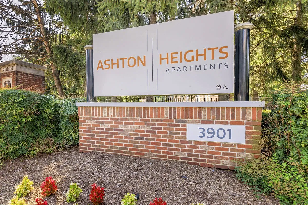 Ashton Heights — Photo 1