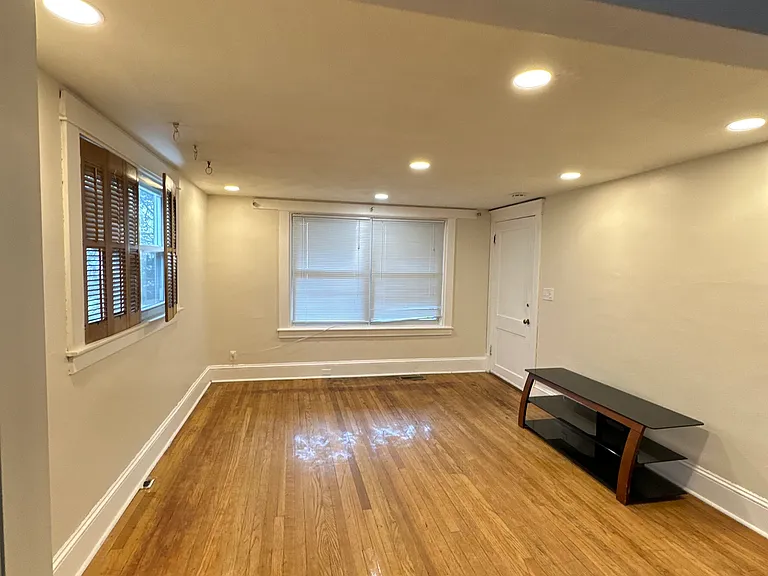 16 Adams St #1R — Photo 4