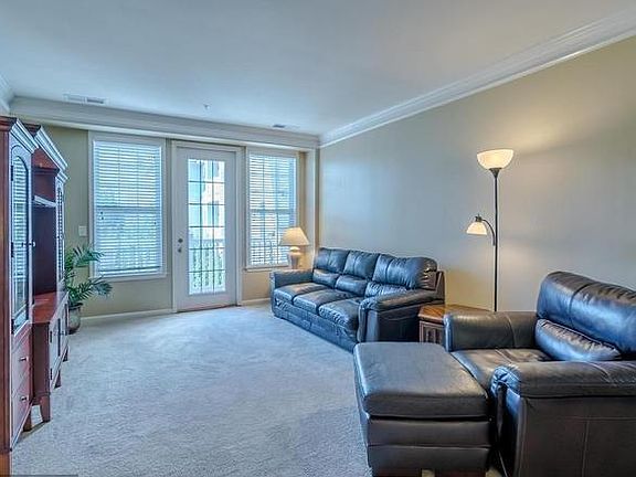 Spacious living room