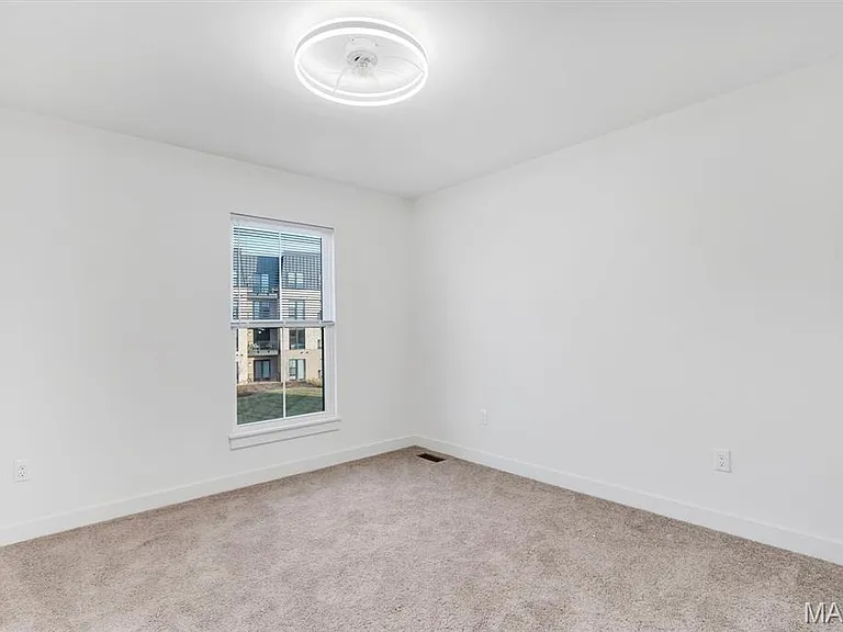 306 Indigo Ct — Photo 33