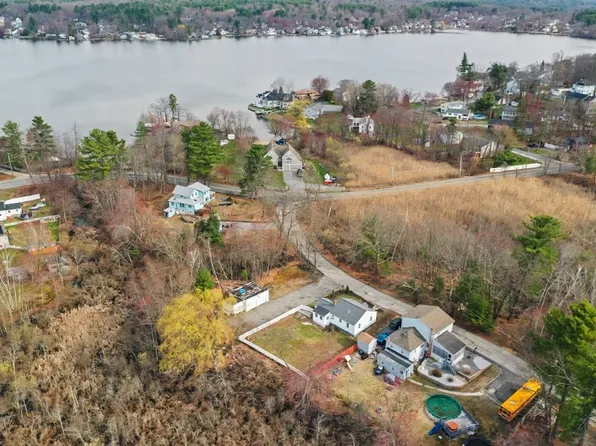 9 Oakridge Ave, Tyngsboro, MA 01879