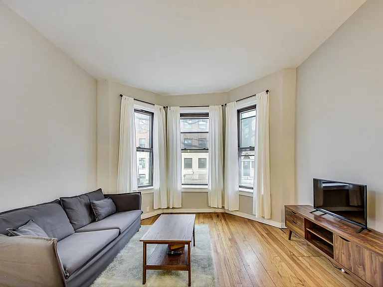 3554 N Wilton Ave #1 — Photo 6