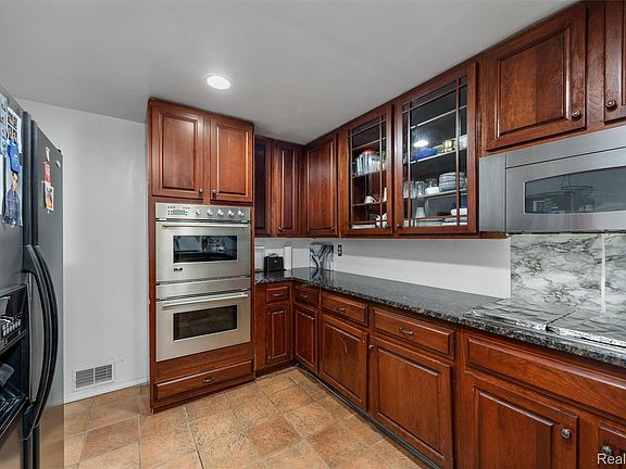 4th image of 6380 Ashton Ave