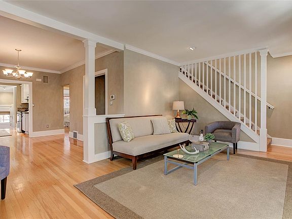 5th image of 807 S Gaylord St