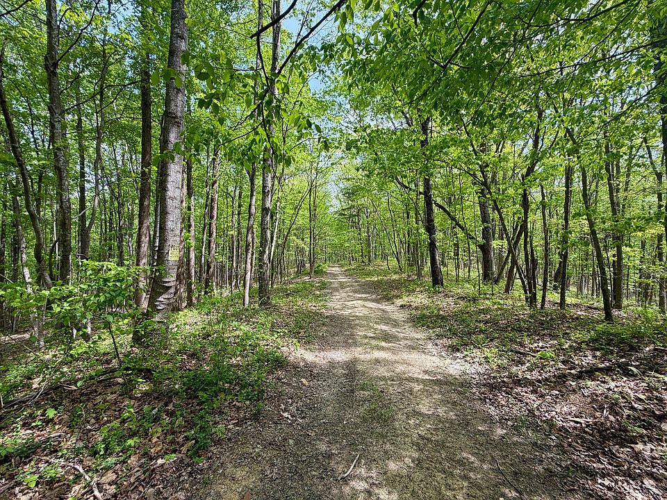 1st image of 566A Tunnel Ridge Rd
