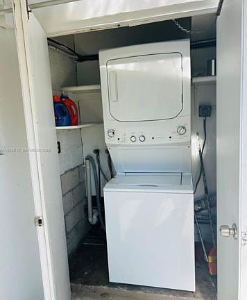 4th image of 1-3-1729 N 16th Ct #13