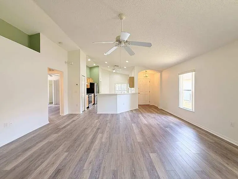 240 Center Oak Cir — Photo 20