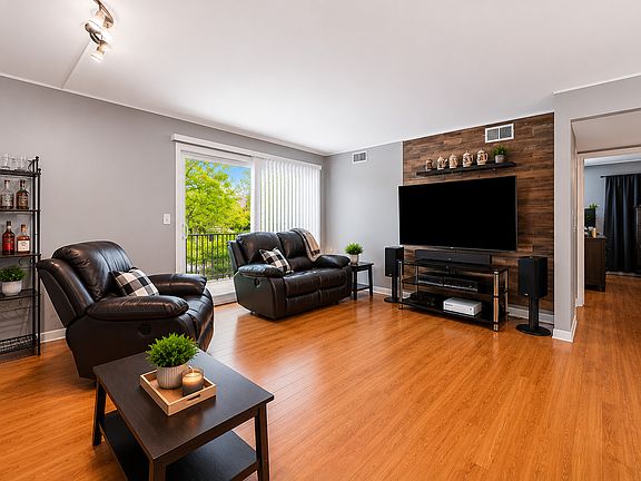 3rd image of 11036 S Kilpatrick Ave Unit 2NW
