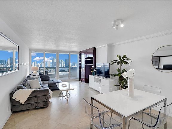 3rd image of 1717 N Bayshore Dr #C-4044