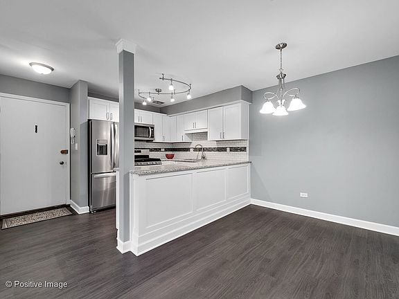 3rd image of 16W525 Lake Dr APT 103