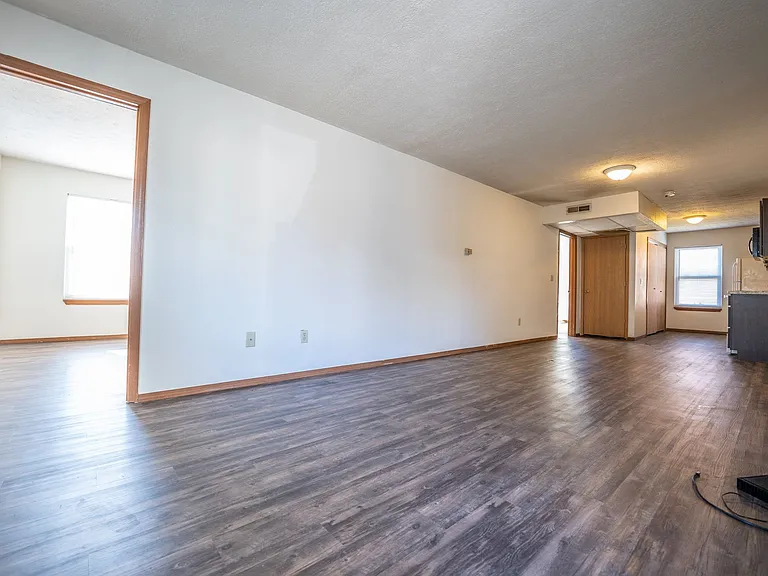 1024 E Walnut St — Photo 10