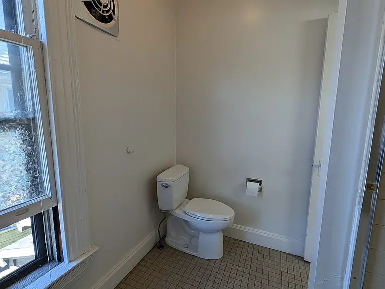541 University Ave #1 — Photo 16