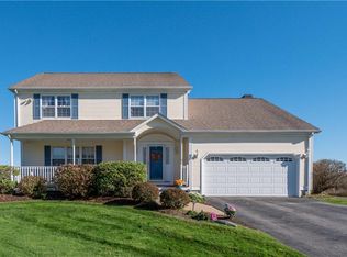 40 Compton View Dr, Middletown, RI 02842