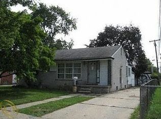 33723 Rosslyn Ave, Garden City, MI 48135