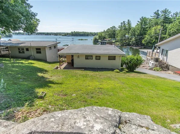 19474 Crestview Dr, Wellesley Island, NY 13640