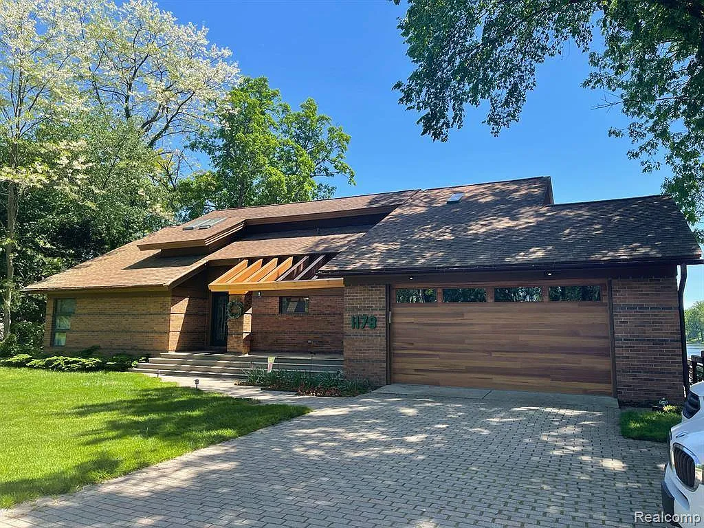 1178 E Coon Lake Rd photo 1