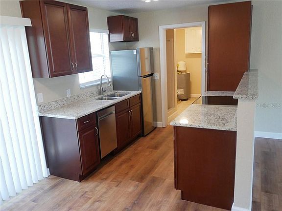 4th image of 2944 Englewood Dr