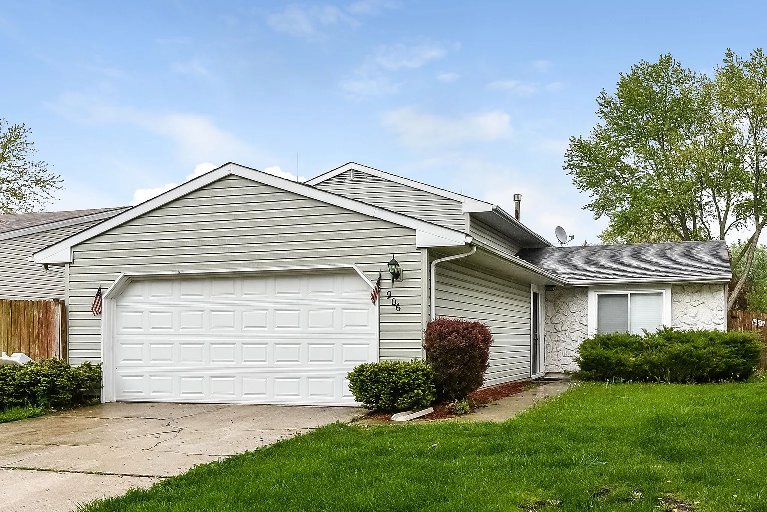 906 Mulford Ln photo 1