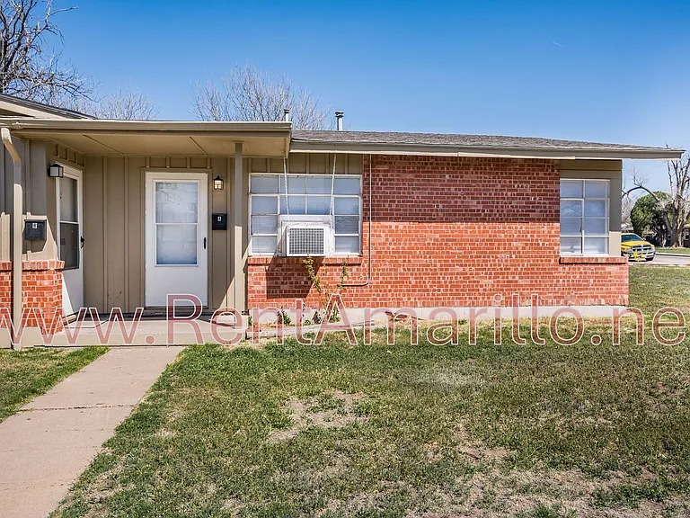 2716 Curtis Dr #B — Photo 2