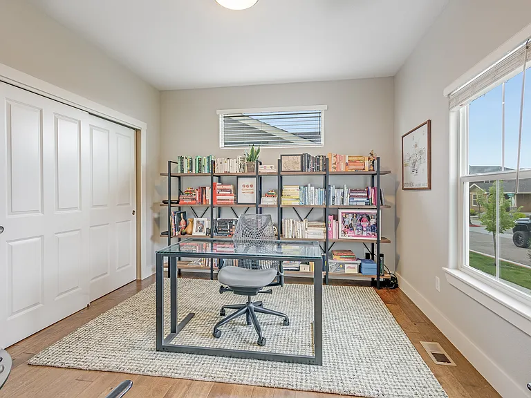 1516 Solitaire St — Photo 9