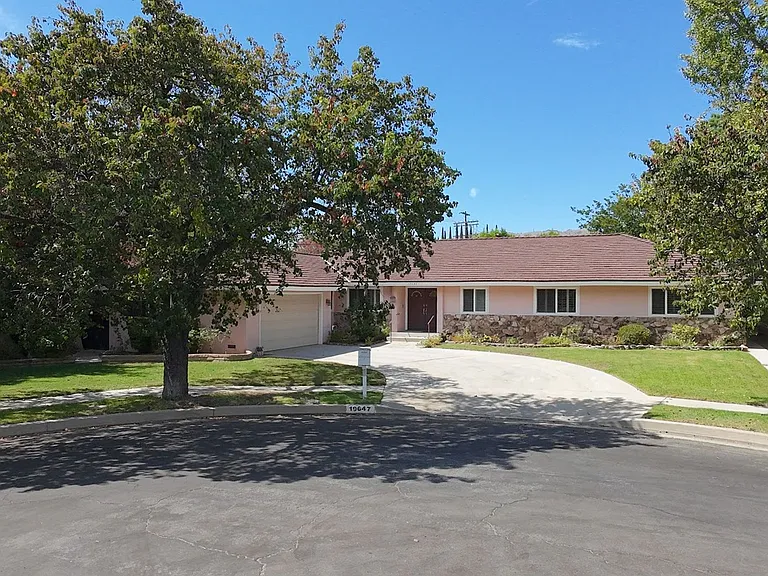 19647 Merridy St — Photo 1
