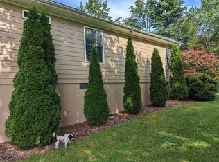 19 Crimson Ln, Hendersonville, NC 28792