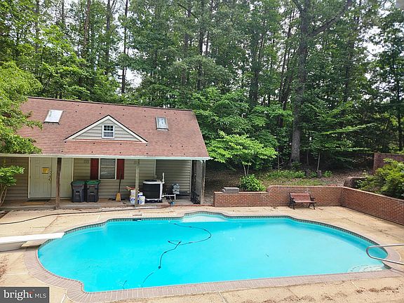 3rd image of 301 Woodfield Dr