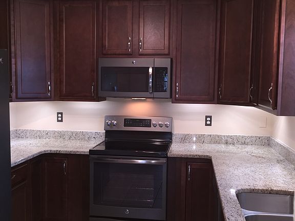 4th image of 1649 Bennetts End