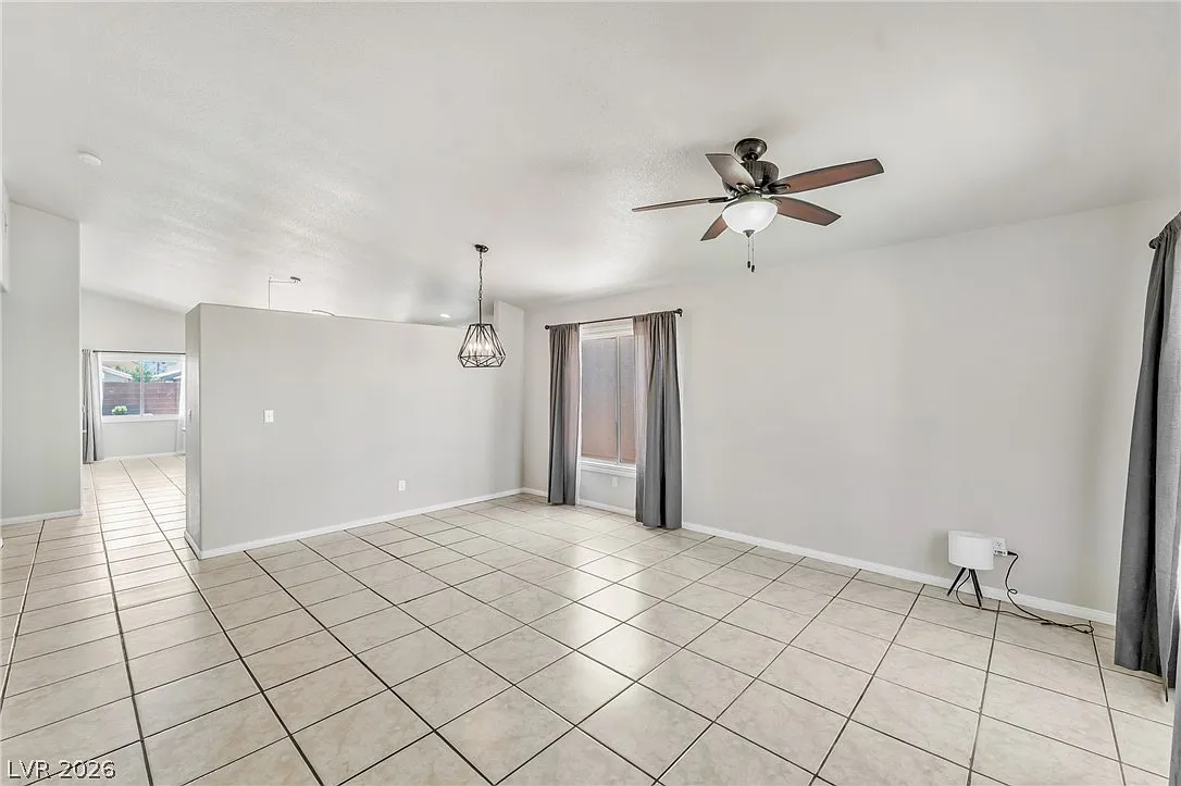 3 bed, 2.0 bath, 1410 sqft, $1,900 — Photo 3