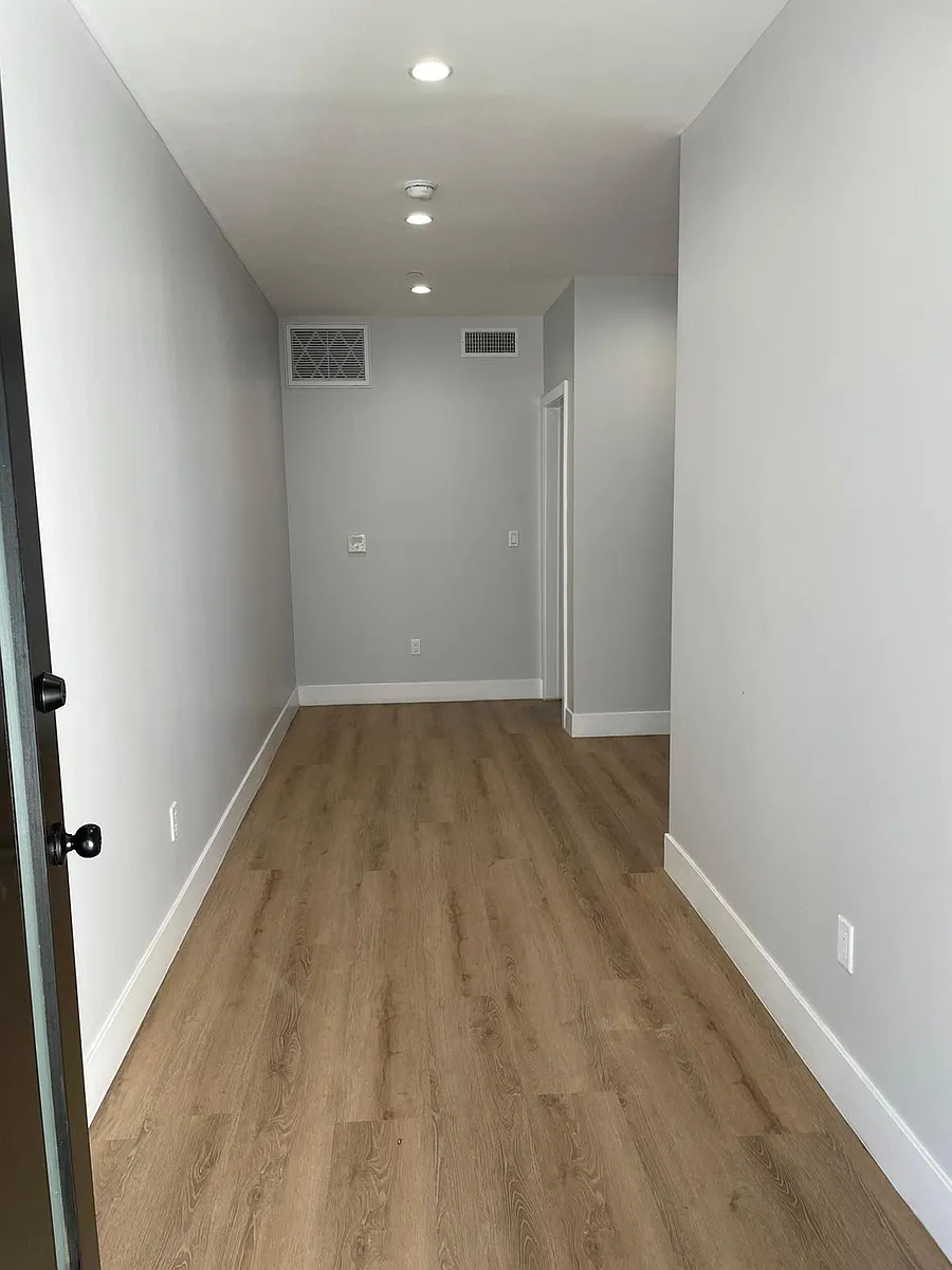 Building Photo - 6347 Farmdale Ave #1/2