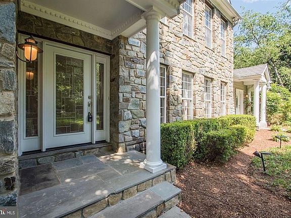 2nd image of 1501 Carrera Ln