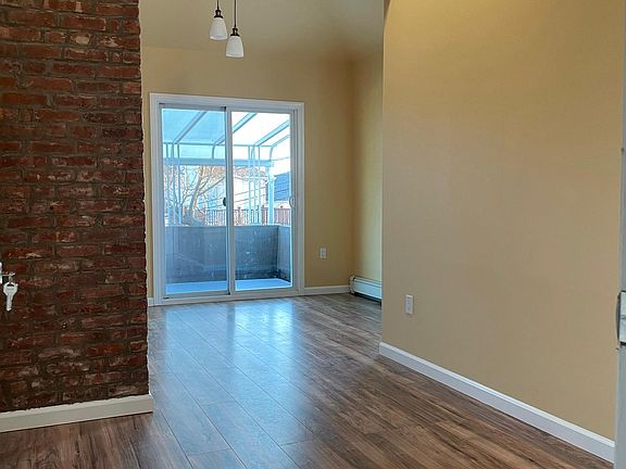4th image of 4725 Beach 47th St APT 5