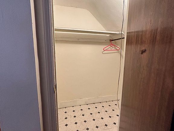 5th image of 140 Bay 32nd St Floor 1