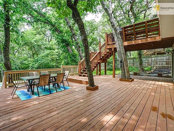 Massive 30x24 deck with steps down to a sparkling pool !